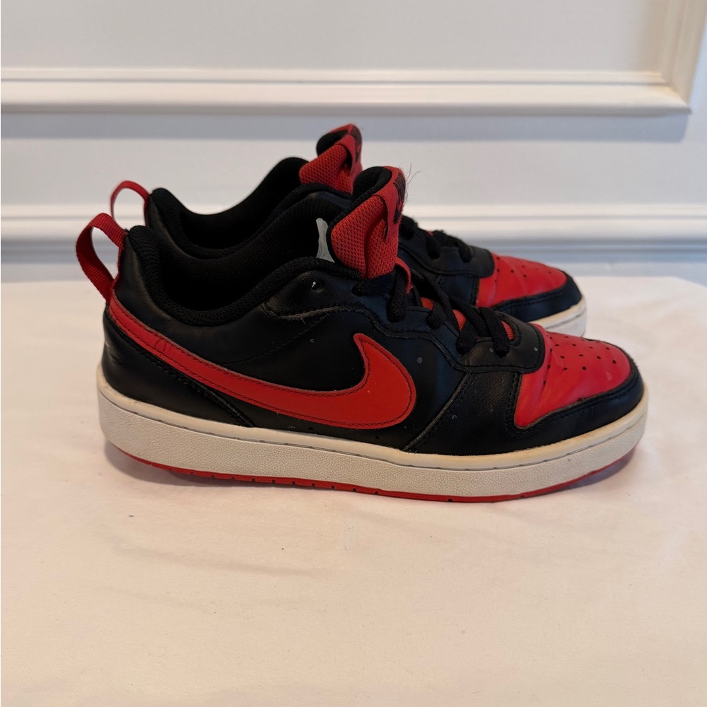 Nike Court‎ Borough Low 2 Size 6Y Black/Red